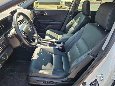 Used 2017 Honda Accord Touring image 10
