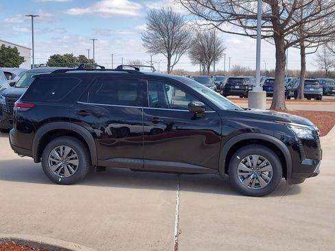 New 2026 Nissan Pathfinder SV image 4