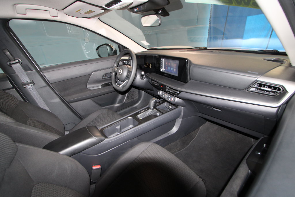 Used 2025 Nissan Kicks S FWD image 18