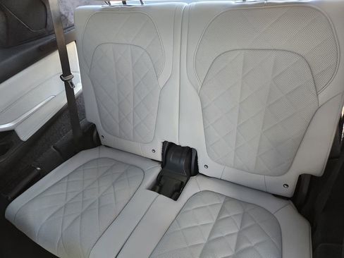 Used 2024 BMW X7 xDrive40i w/ Premium Package image 31