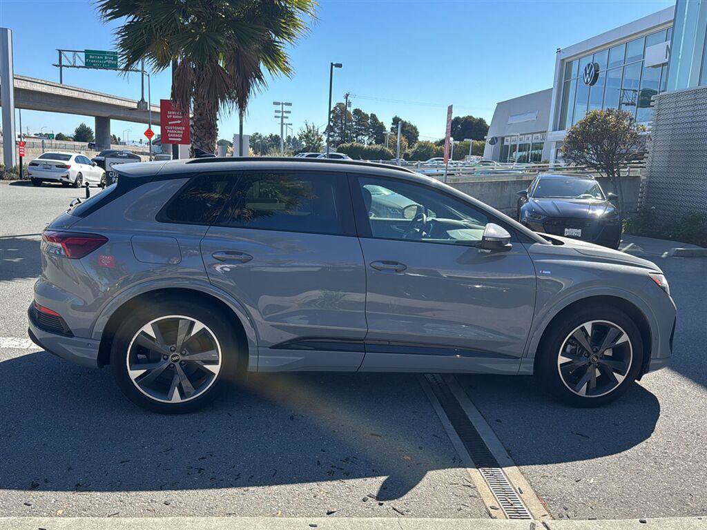 Used 2024 Audi Q4 e-tron Prestige w/ Black Optic Package AWD/4WD image 5