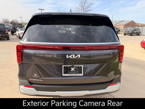 New 2026 Kia Carnival image 3