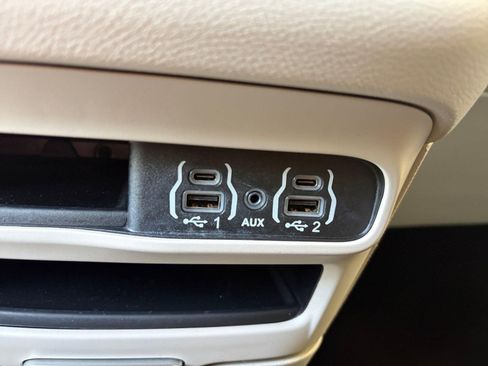 Used 2024 Chrysler Pacifica Touring-L FWD image 27