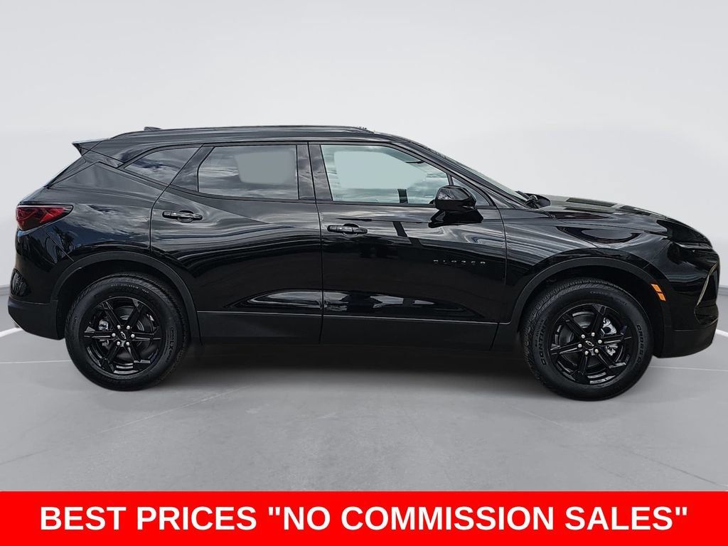 New 2026 Chevrolet Blazer LT w/ Midnight/Sport Edition FWD image 2