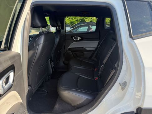 Used 2025 Jeep Compass Limited AWD/4WD image 25