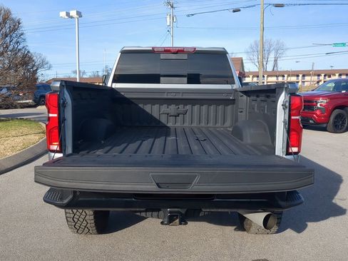 Used 2025 Chevrolet Silverado 2500 ZR2 w/ Technology Package image 27