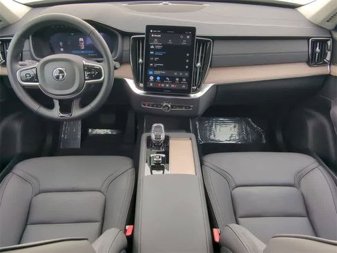 Certified 2025 Volvo XC90 B5 Core w/ Protection Package Premier image 14