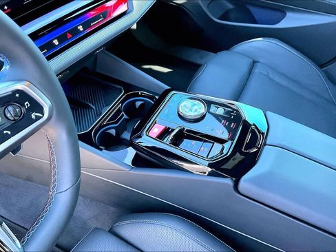 Used 2026 BMW M5 w/ Executive Package image 15