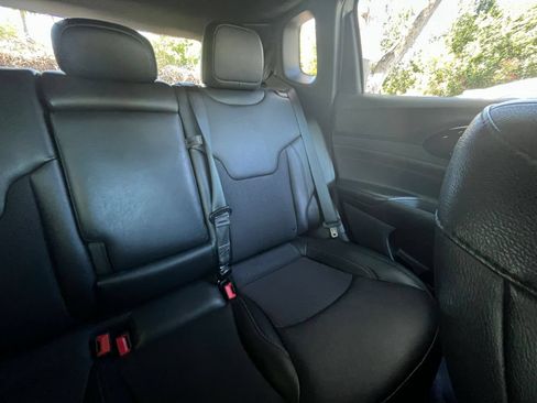 Used 2025 Jeep Compass Trailhawk AWD/4WD image 36