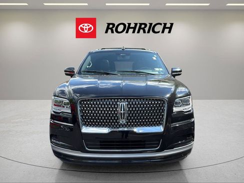 Used 2023 Lincoln Navigator Reserve AWD/4WD image 2