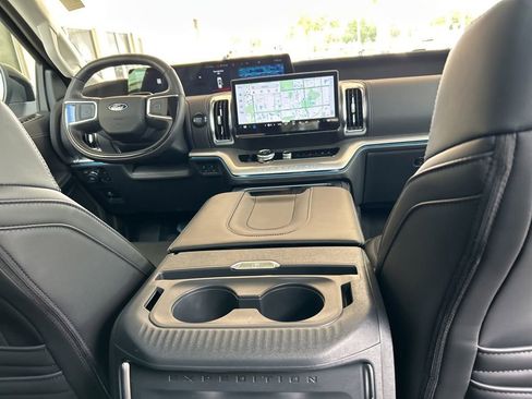 Used 2025 Ford Expedition Platinum AWD/4WD image 36