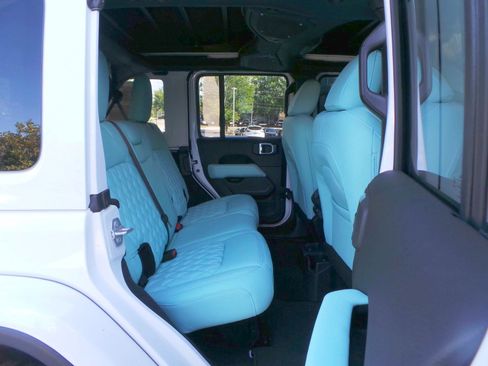 Used 2024 Jeep Wrangler Unlimited Sahara AWD/4WD image 40
