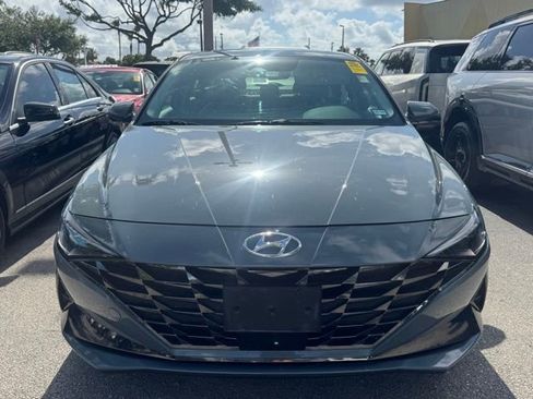 Used 2023 Hyundai Elantra Limited w/ Preferred Accessory Package FWD image 9