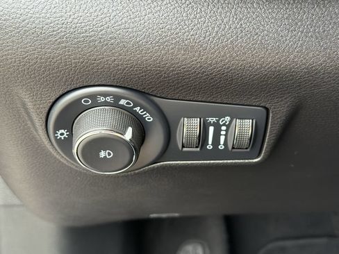 Used 2024 Jeep Compass Latitude AWD/4WD image 25