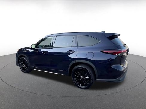 Used 2025 Toyota Highlander XSE AWD/4WD image 10