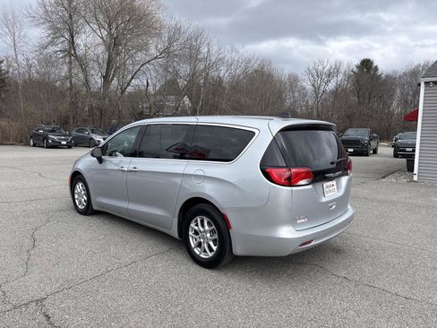 Used 2023 Chrysler Voyager LX image 9