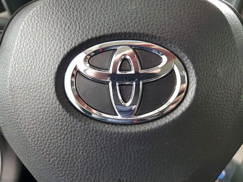 Used 2022 Toyota Corolla LE image 20