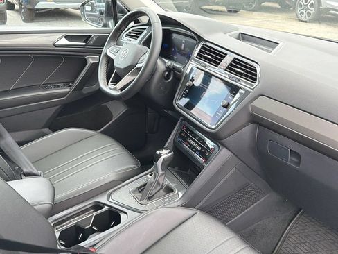 Certified 2023 Volkswagen Tiguan SE FWD image 24