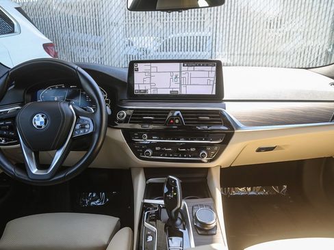 Certified 2023 BMW 530e w/ Convenience Package RWD image 9