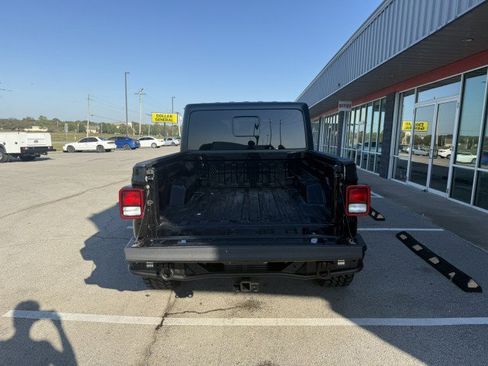 Used 2021 Jeep Gladiator Sport image 6