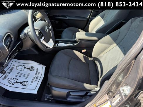 Used 2016 Toyota Prius Three w/ Advanced Technology Package FWD image 17