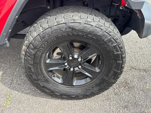 Used 2019 Jeep Wrangler Unlimited Sahara image 8