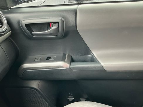 Certified 2016 Toyota Tacoma SR5 image 16