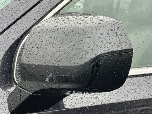 Used 2024 GMC Yukon XL SLT image 52