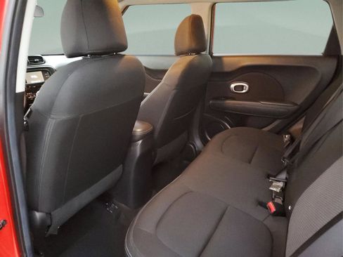 Used 2017 Kia Soul + image 5
