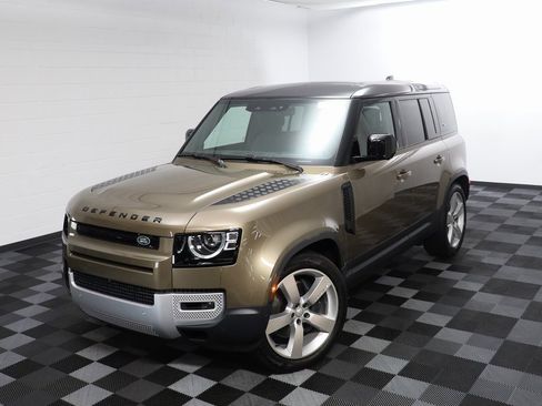 New 2024 Land Rover Defender 110 SE image 3