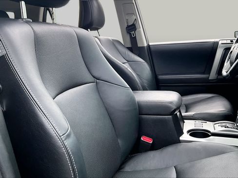 Used 2023 Toyota 4Runner Limited AWD/4WD image 9