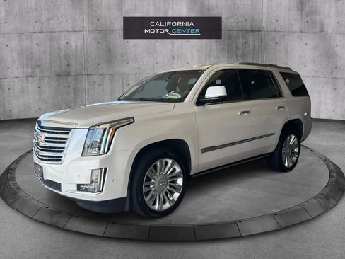 Used 2018 Cadillac Escalade Platinum AWD/4WD image 3