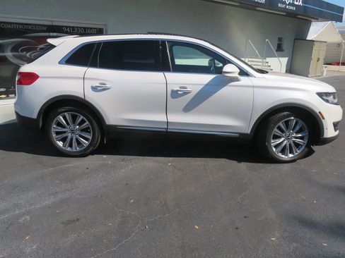 Used 2017 Lincoln MKX Reserve w/ Driver Assistance Package image 7