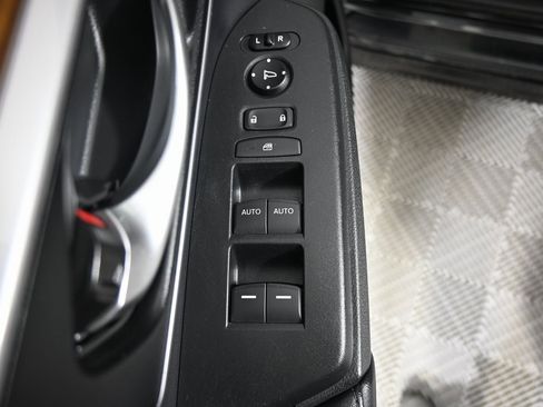 Used 2018 Honda CR-V Touring image 19