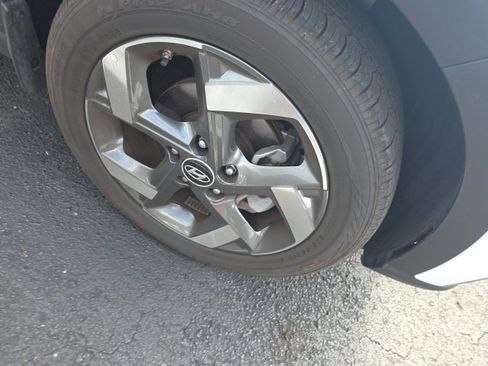 Used 2025 Hyundai Venue Limited image 10