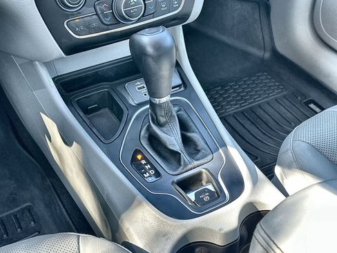 Used 2021 Jeep Cherokee Latitude Lux w/ Sun & Sound Group image 23