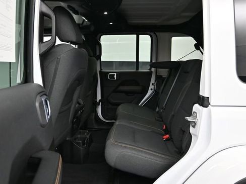 Used 2025 Jeep Wrangler Unlimited Sahara AWD/4WD image 24