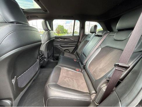 Used 2024 Jeep Grand Cherokee Altitude AWD/4WD image 18