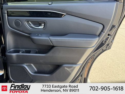 Used 2025 Honda Pilot Touring image 17