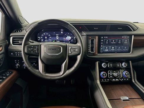 Used 2023 GMC Yukon Denali Ultimate w/ LPO, Floor Liner Package AWD/4WD image 24