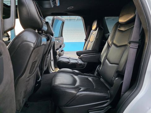 Used 2017 Cadillac Escalade Platinum image 16