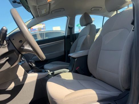 Used 2019 Hyundai Elantra SE FWD image 10
