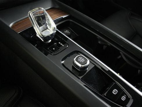 Certified 2023 Volvo XC60 B5 Ultimate image 15