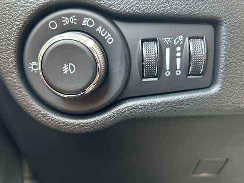 New 2026 Chrysler Pacifica Pinnacle image 19