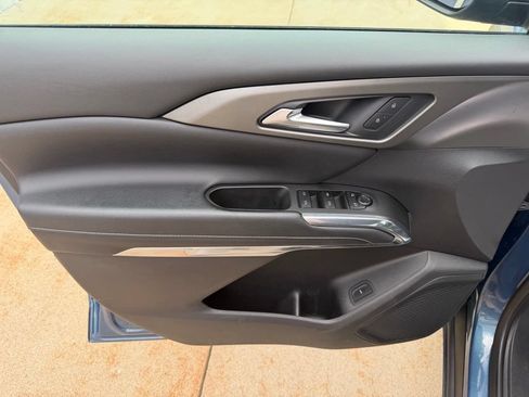 Certified 2025 Chevrolet Traverse LT FWD image 16