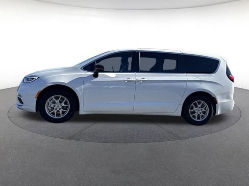 Certified 2025 Chrysler Pacifica Select image 2