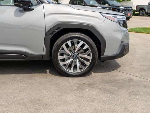 Used 2025 Subaru Forester Touring AWD/4WD image 37
