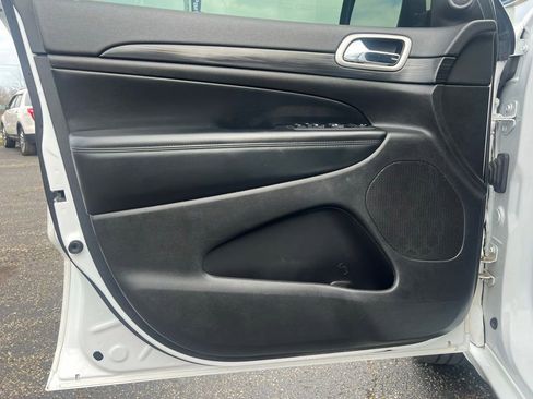 Used 2020 Jeep Grand Cherokee Altitude image 19