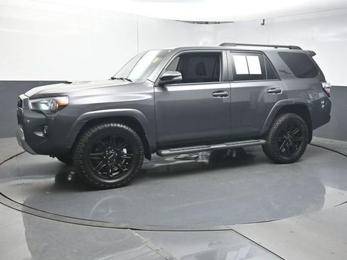Used 2021 Toyota 4Runner TRD Off-Road Premium w/ Moonroof Package AWD/4WD image 4