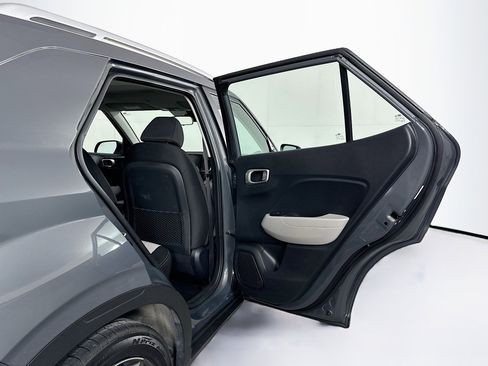 Used 2025 Hyundai Venue SEL image 29